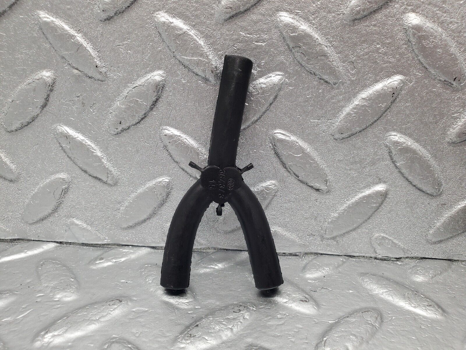 46675 Mercedes-Benz C123 280CE Coupe Vacuum Pipe Hose Distributor