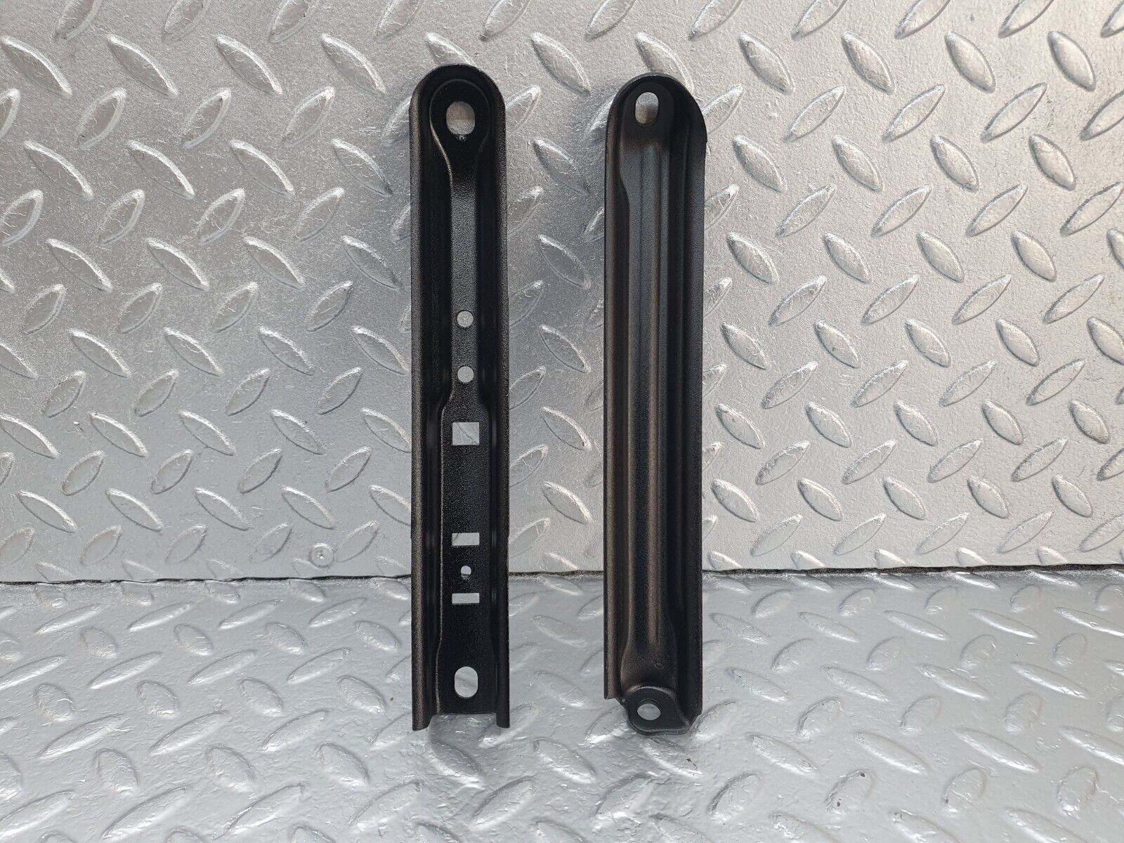 42831 Mercedes-Benz W201 190 2.0L Air Intake Manifold Bracket