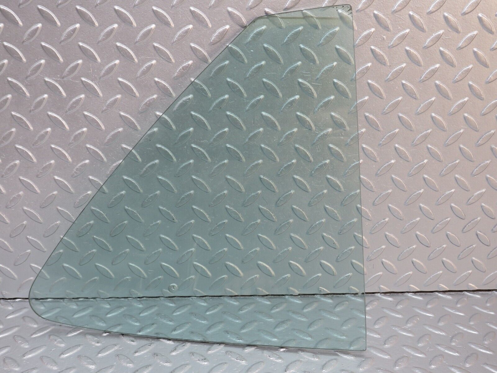 40187 Mercedes-Benz R107 Hardtop Quarter Window Glass Left Side