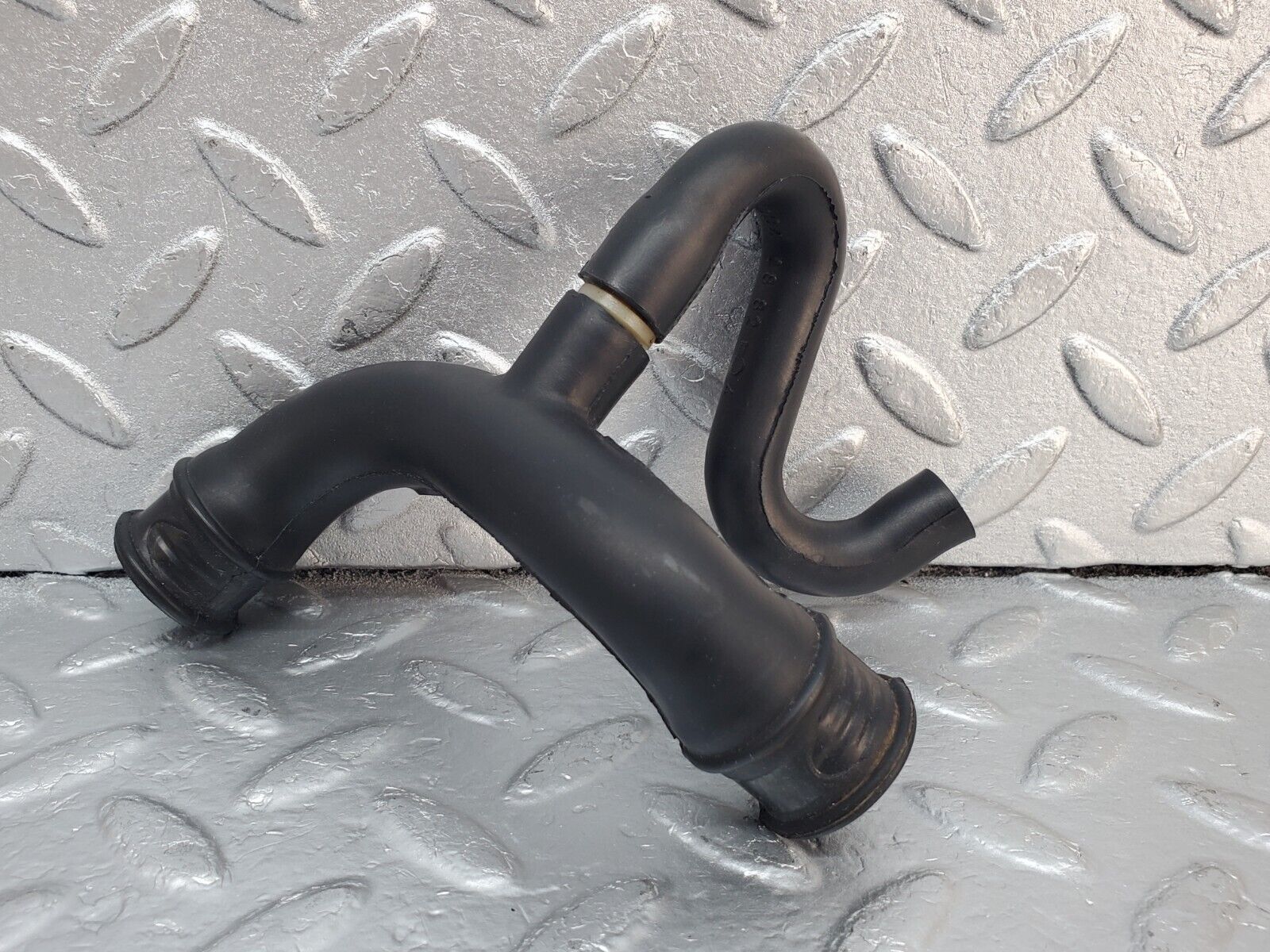 45397 Mercedes-Benz 280E M110.983 Air Intake Pipe 1100943882 1100944882