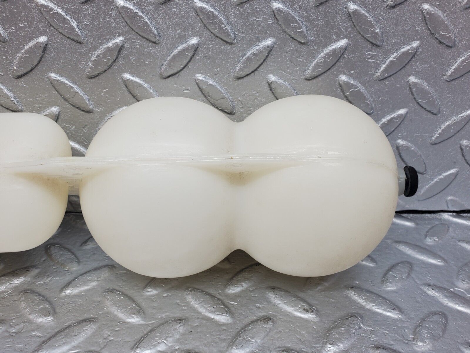 45737 Mercedes-Benz W126 420SE Vacuum Reservoir Tank