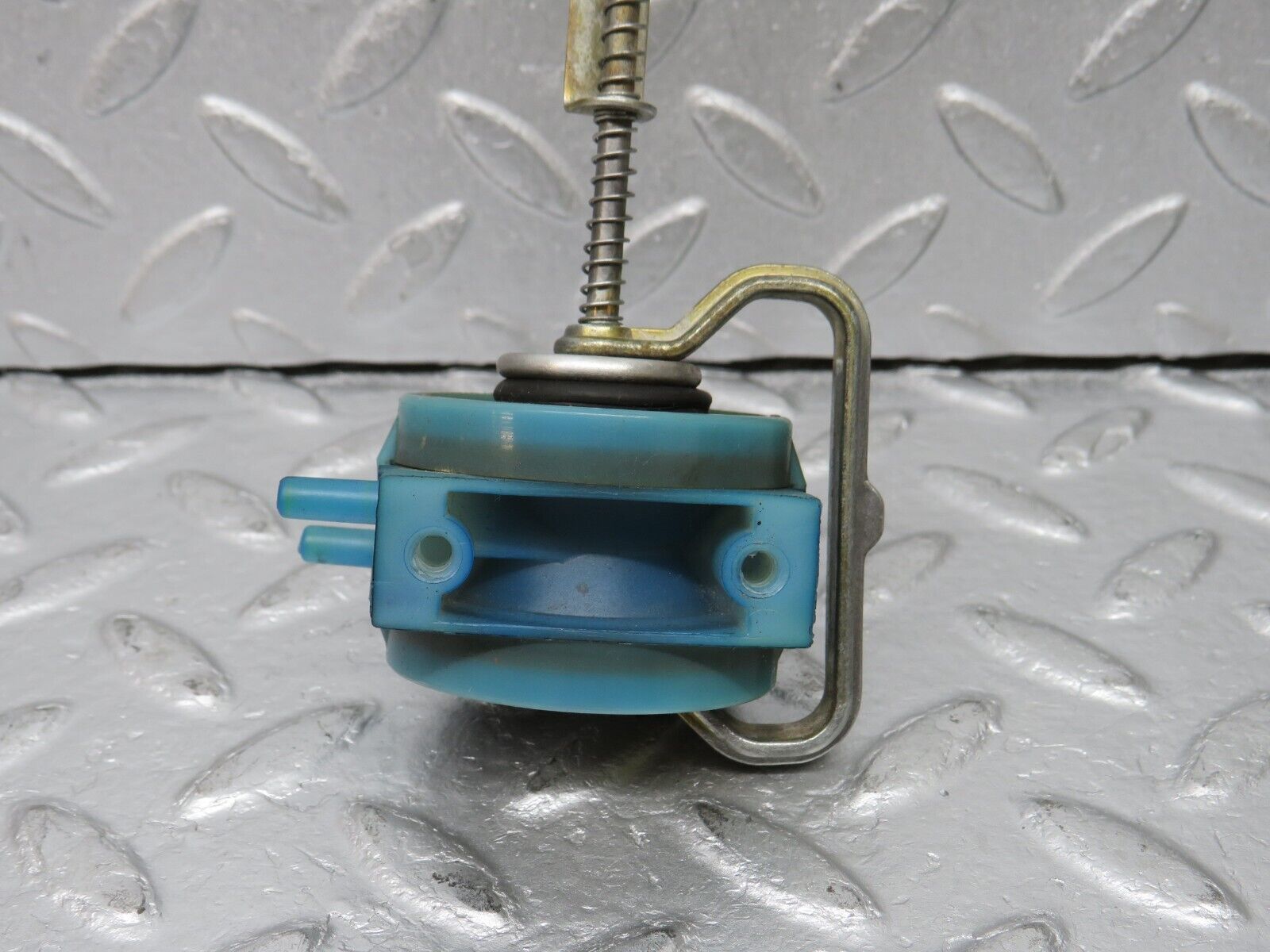 39148 Mercedes-Benz R107 500SL Trunk Lock Vacuum Actuator