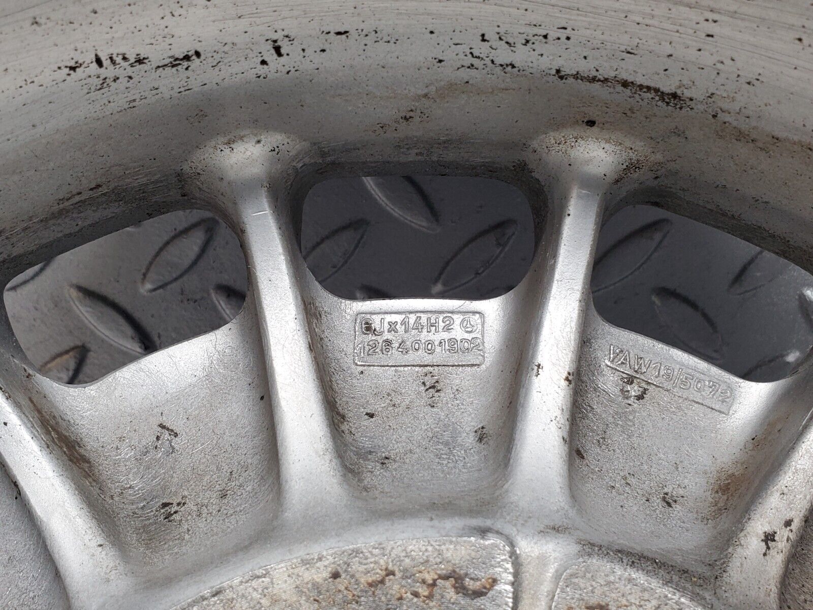 44556 Mercedes-Benz W123 Alloy Wheel Set Mexican Hat 6Jx14H2 ET30 1264001902