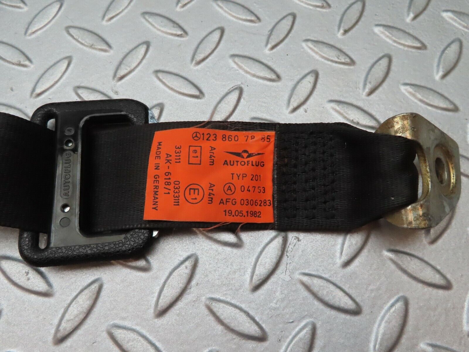 4405 Mercedes-Benz W123 230E Rear Left Seat Belt 1238607885