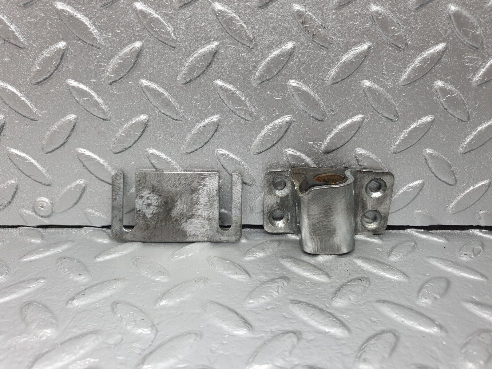 43112 Mercedes-Benz W108 280SE Door Lock Latch Right