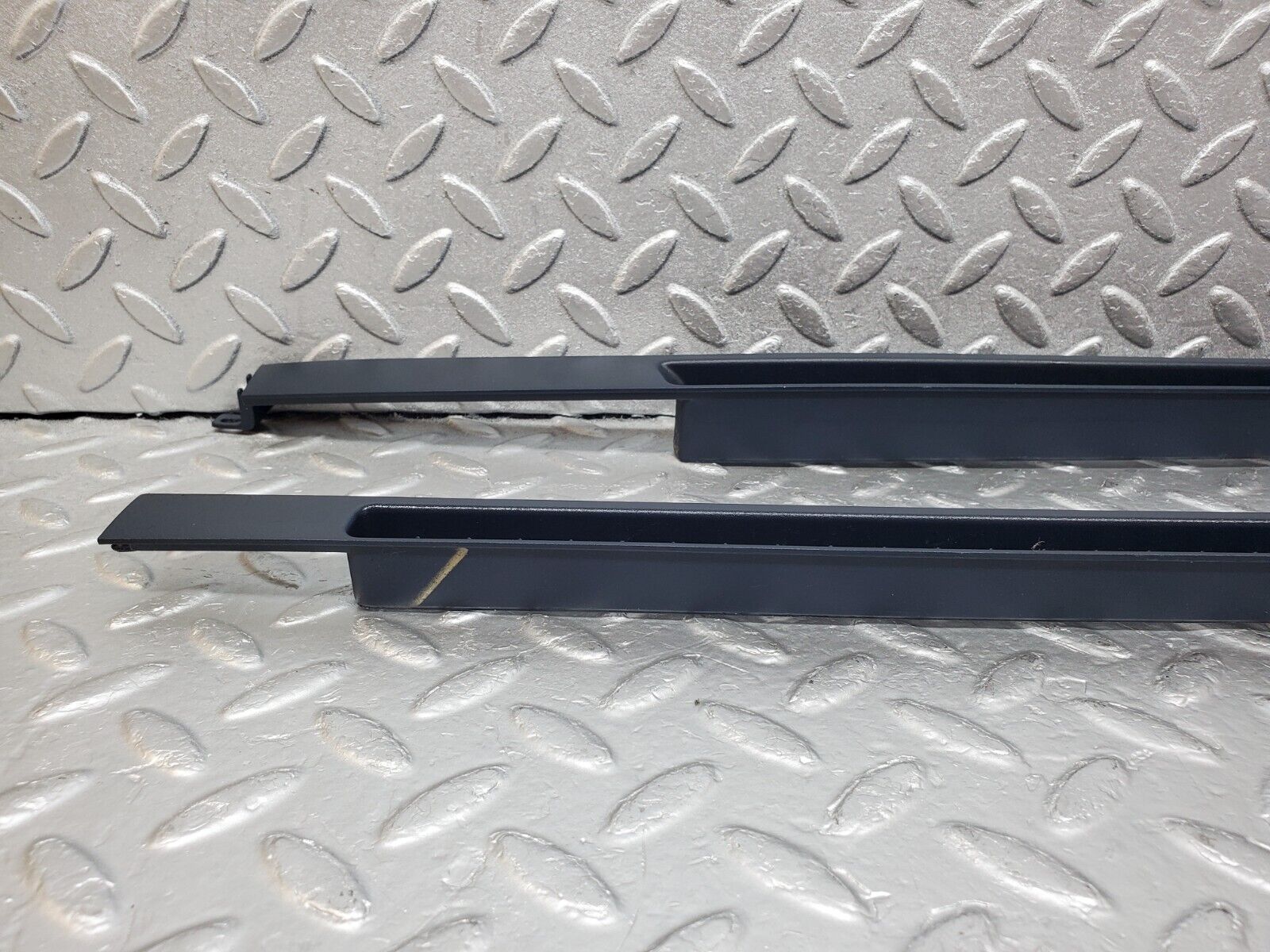 45048 Mercedes-Benz R129 300SL Coupe Windscreen Defroster Air Vent 1296890380 1296890480