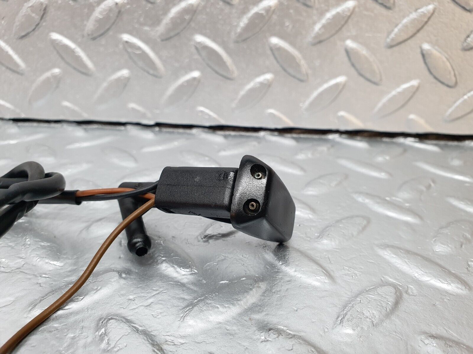 42529 Mercedes-Benz R129 320SL Coupe Windscreen Washer Nozzle