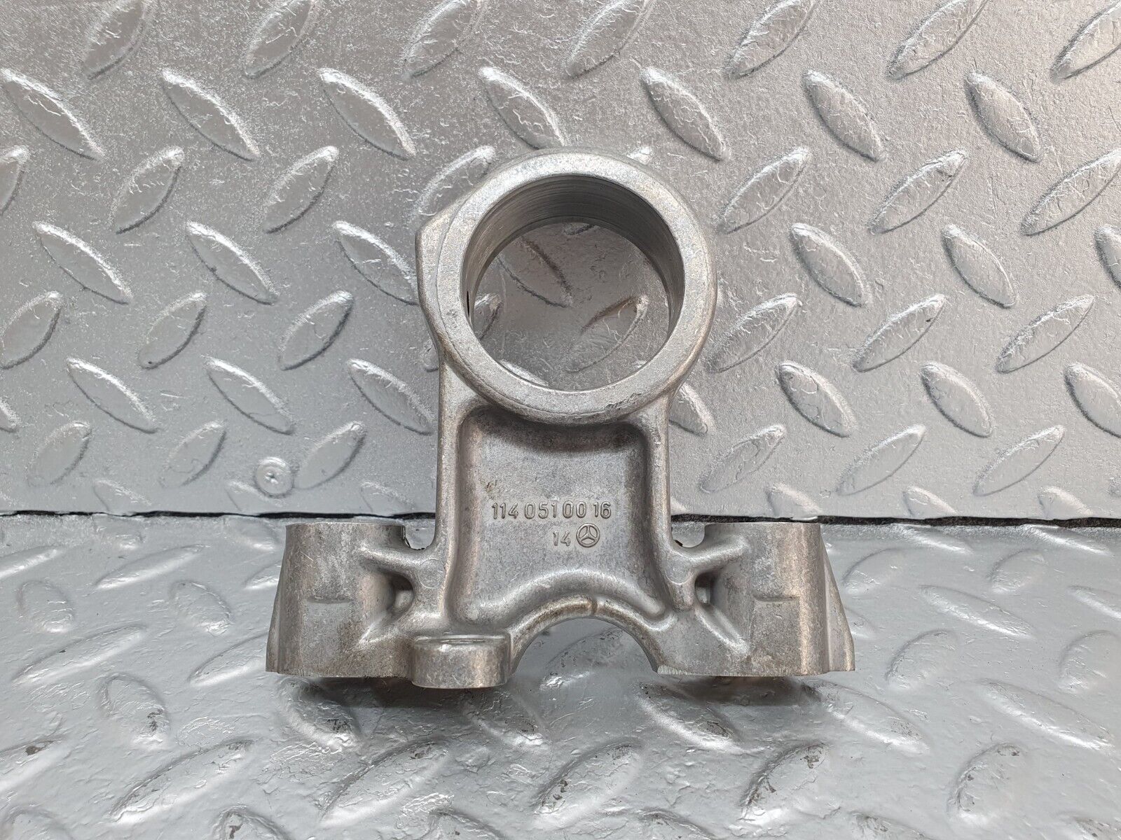 43271 Mercedes-Benz W108 280SE Camshaft Tower Bearing 1140510016