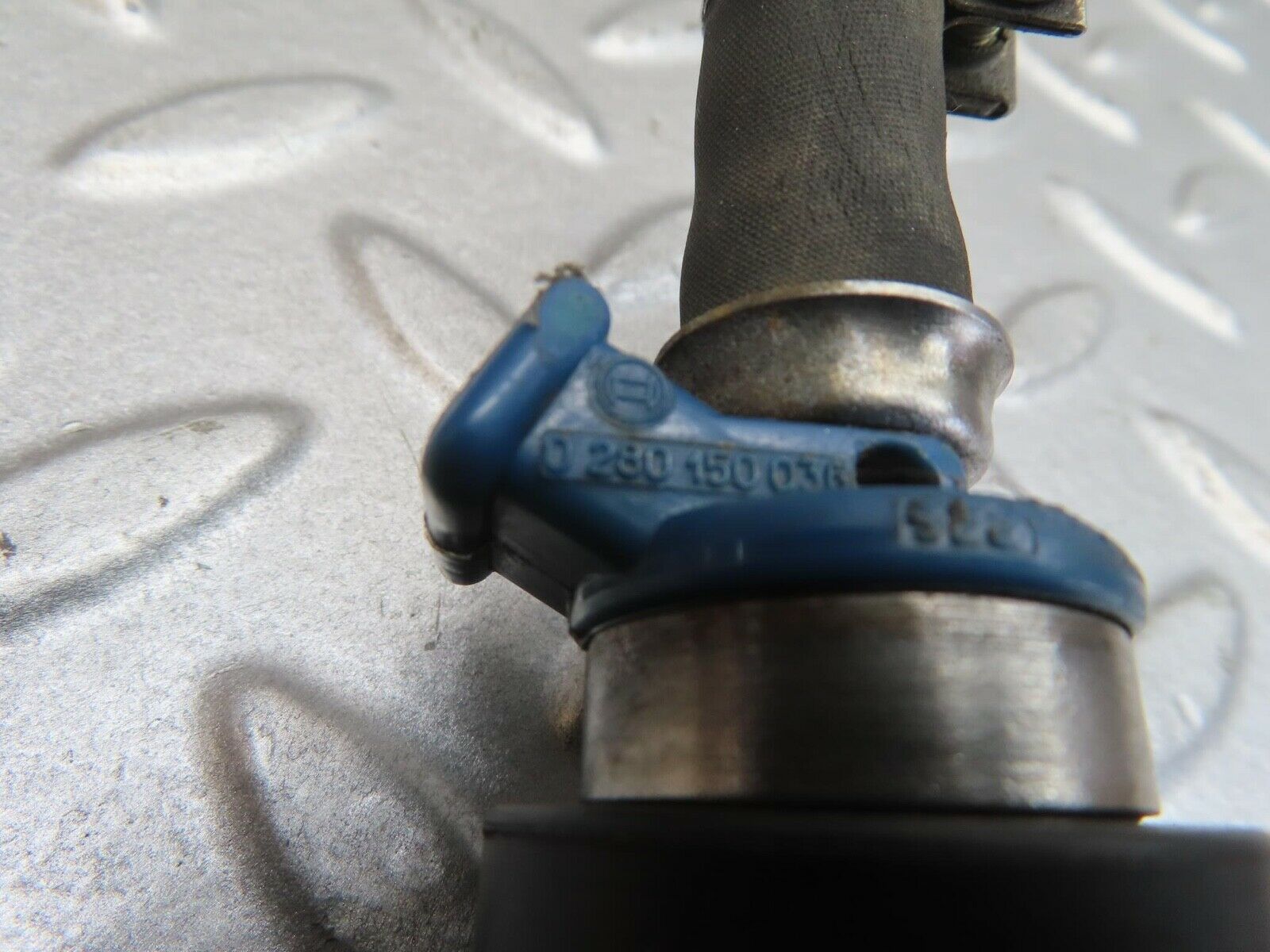 13752 Mercedes-Benz R107 450SL  Fuel Injector Bosch 0280150036