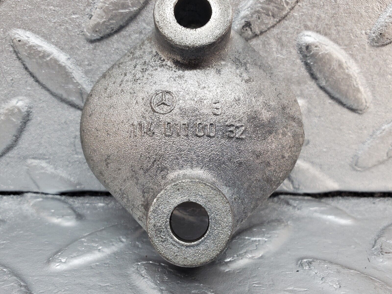 45406 Mercedes-Benz 280E M110.983 Engine Fuel Pump Cover 1140110032