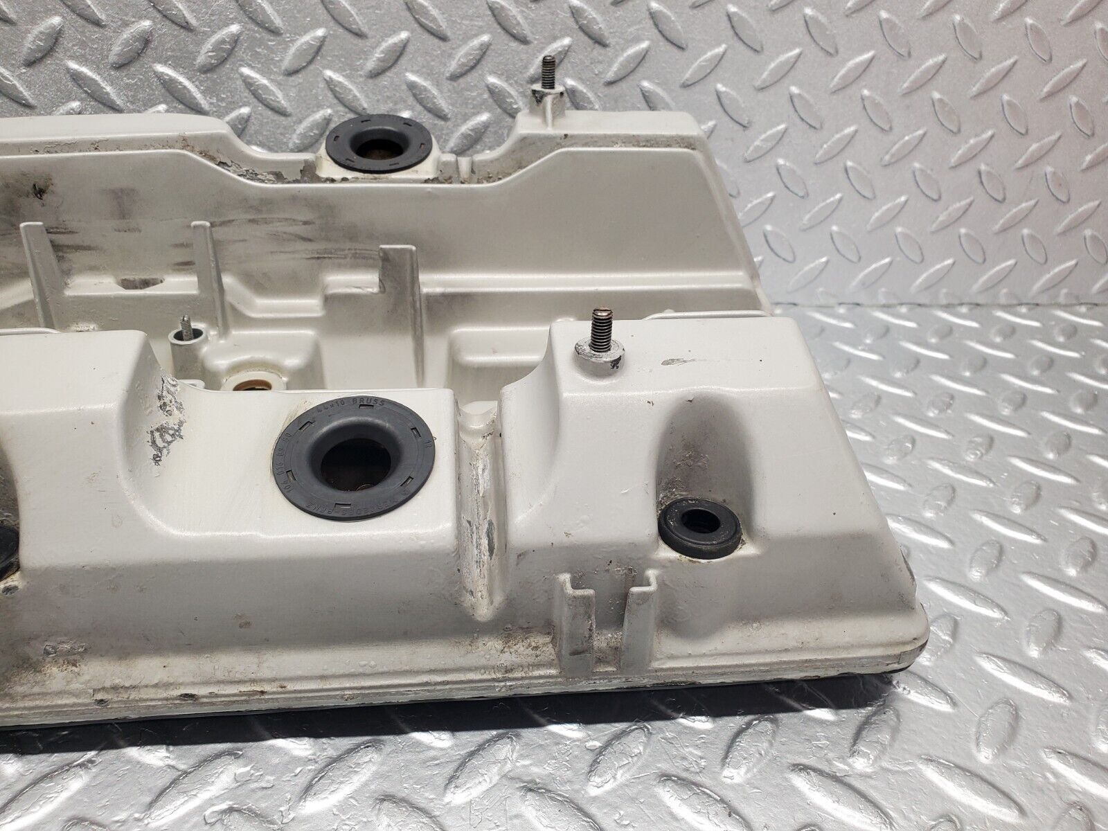 46232 Mercedes-Benz W124 280E Cylinder Head Valve Cover 1040160705