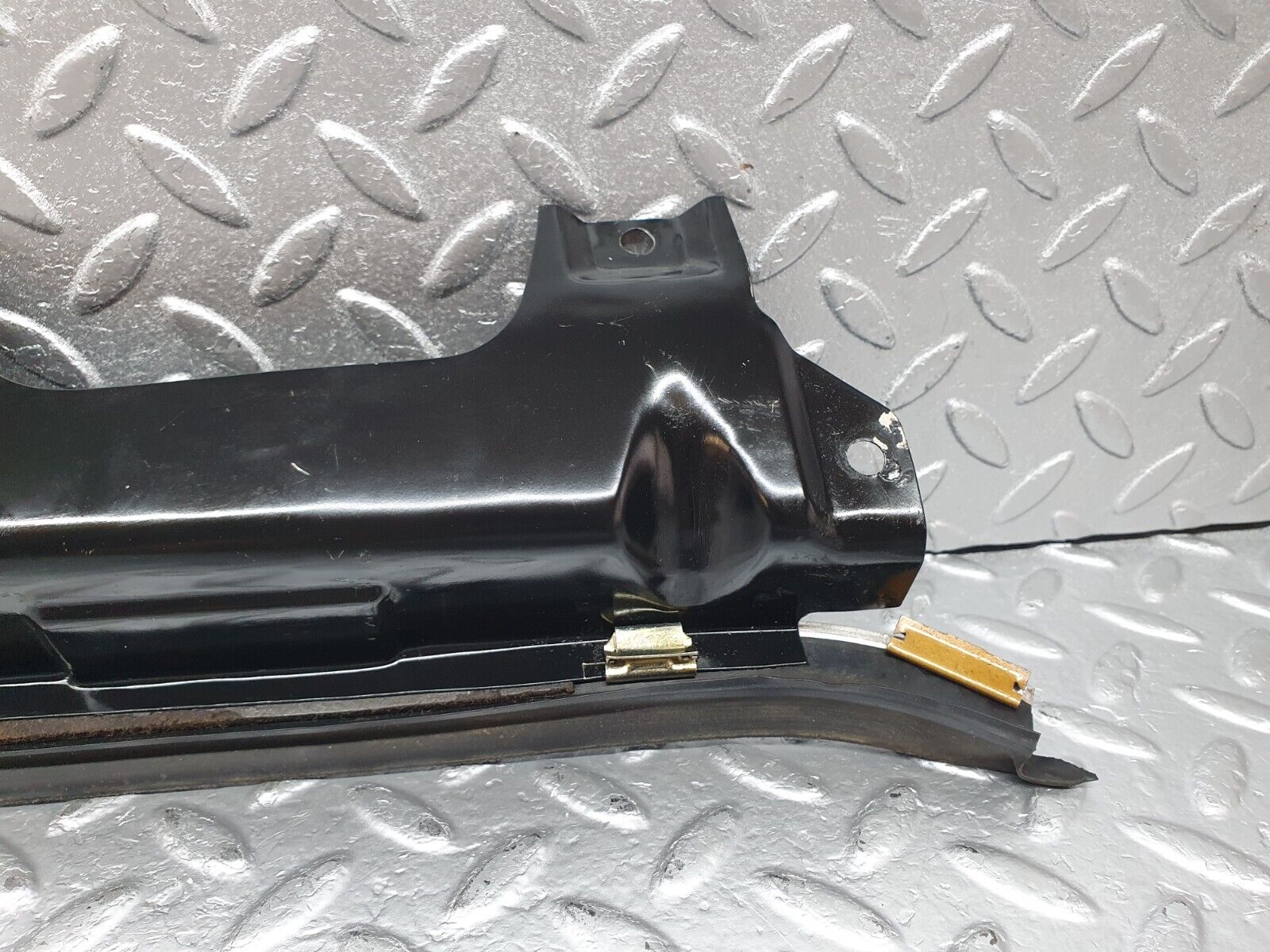 43904 Mercedes-Benz C123 230CE Coupe Rear Left Window Channel Support Bracket