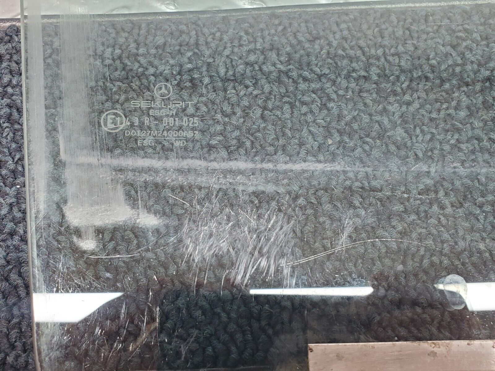 45800 Mercedes-Benz W126 420SE Front Right Door Window Glass