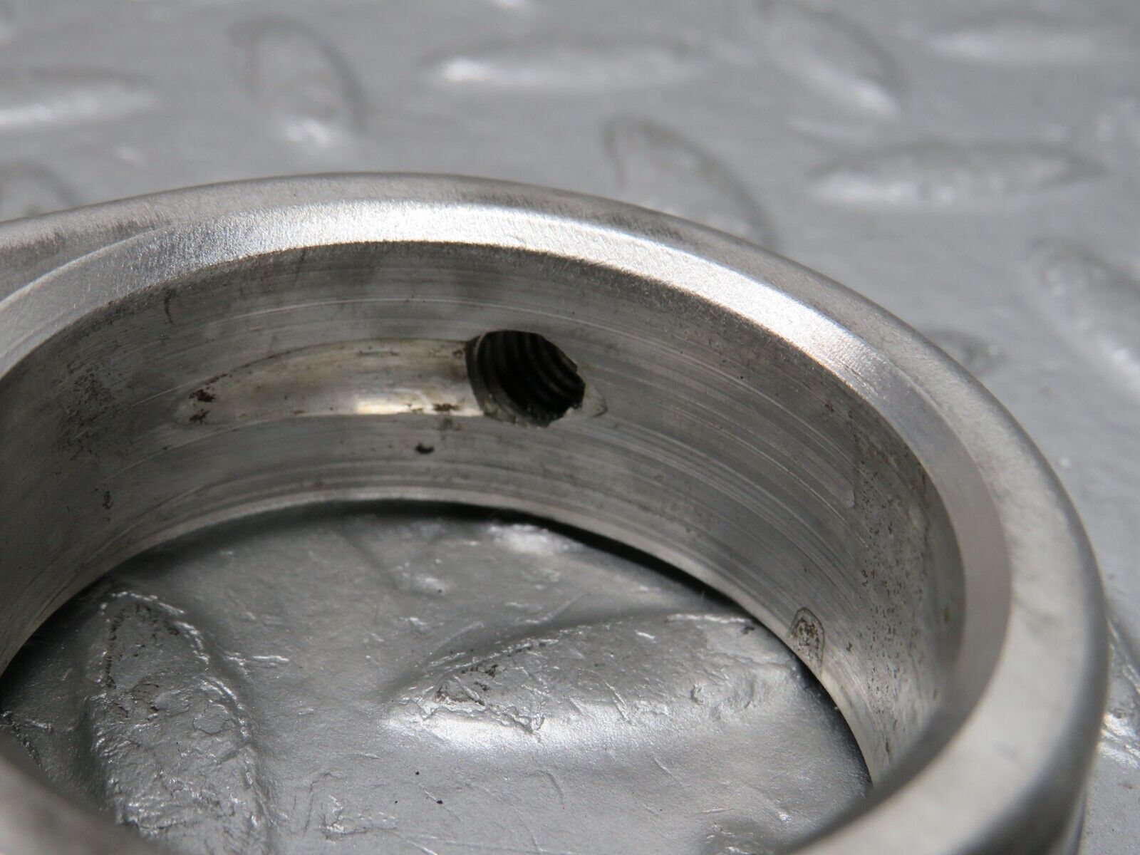 32996 Mercedes-Benz C107 R107 350 V8 Camshaft Tower Bearing 1160512112