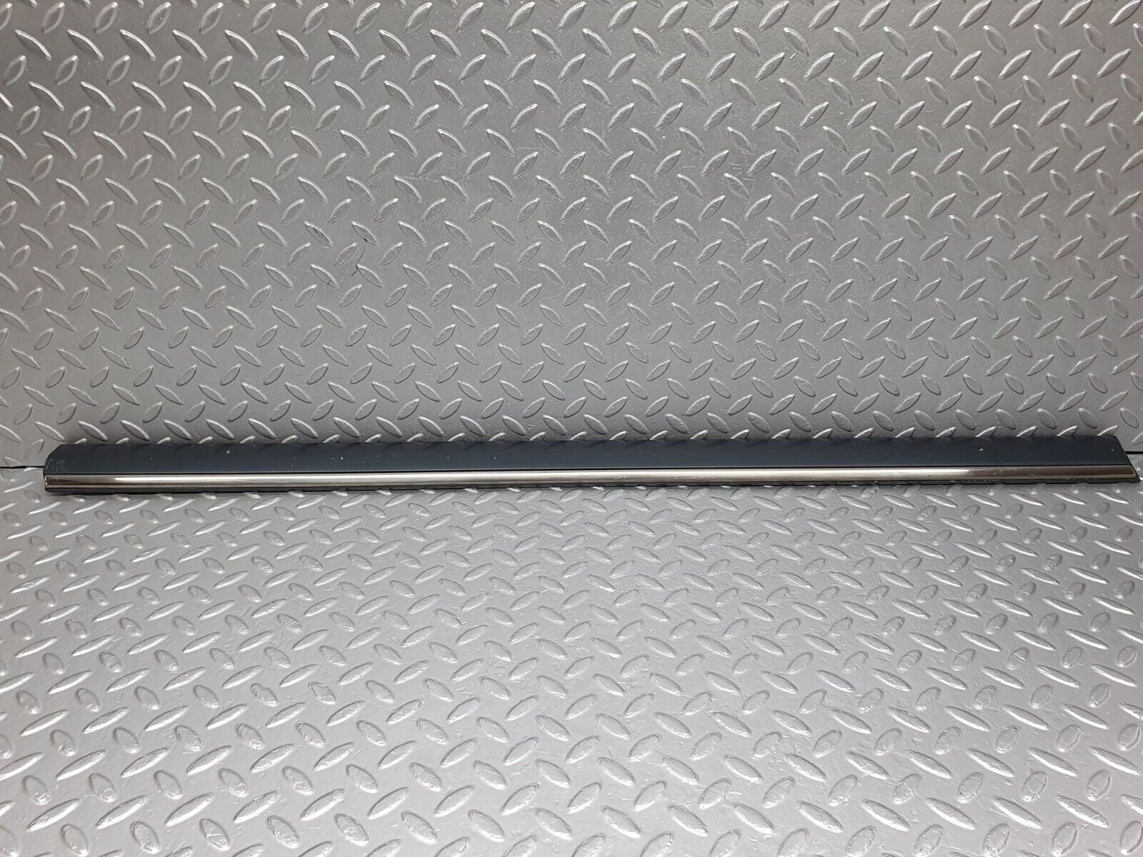 41805 Mercedes-Benz W202 C200 Front Left Door Centre Moulding Trim 2026909362