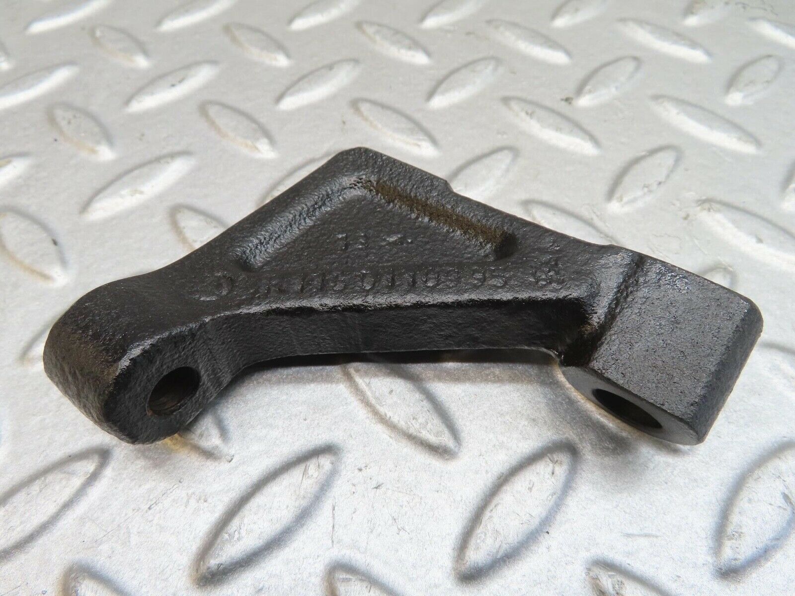 13789 Mercedes-Benz R107 450SL Engine Mount Bracket Pair 1160110895 1160110995