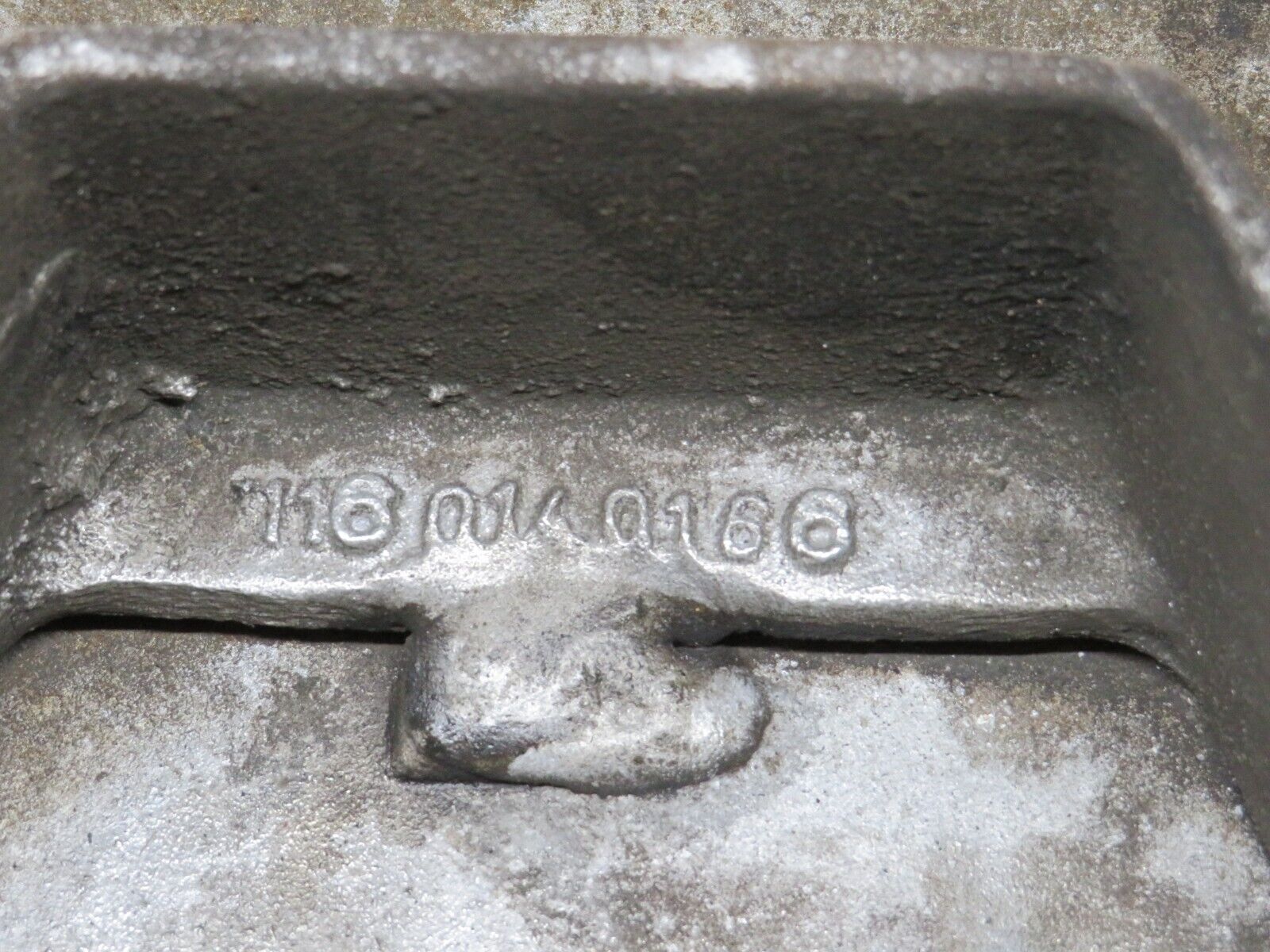 32811 Mercedes-Benz C107 R107 350 V8 Oil Pan Oil Sump 1160102913 1160140166