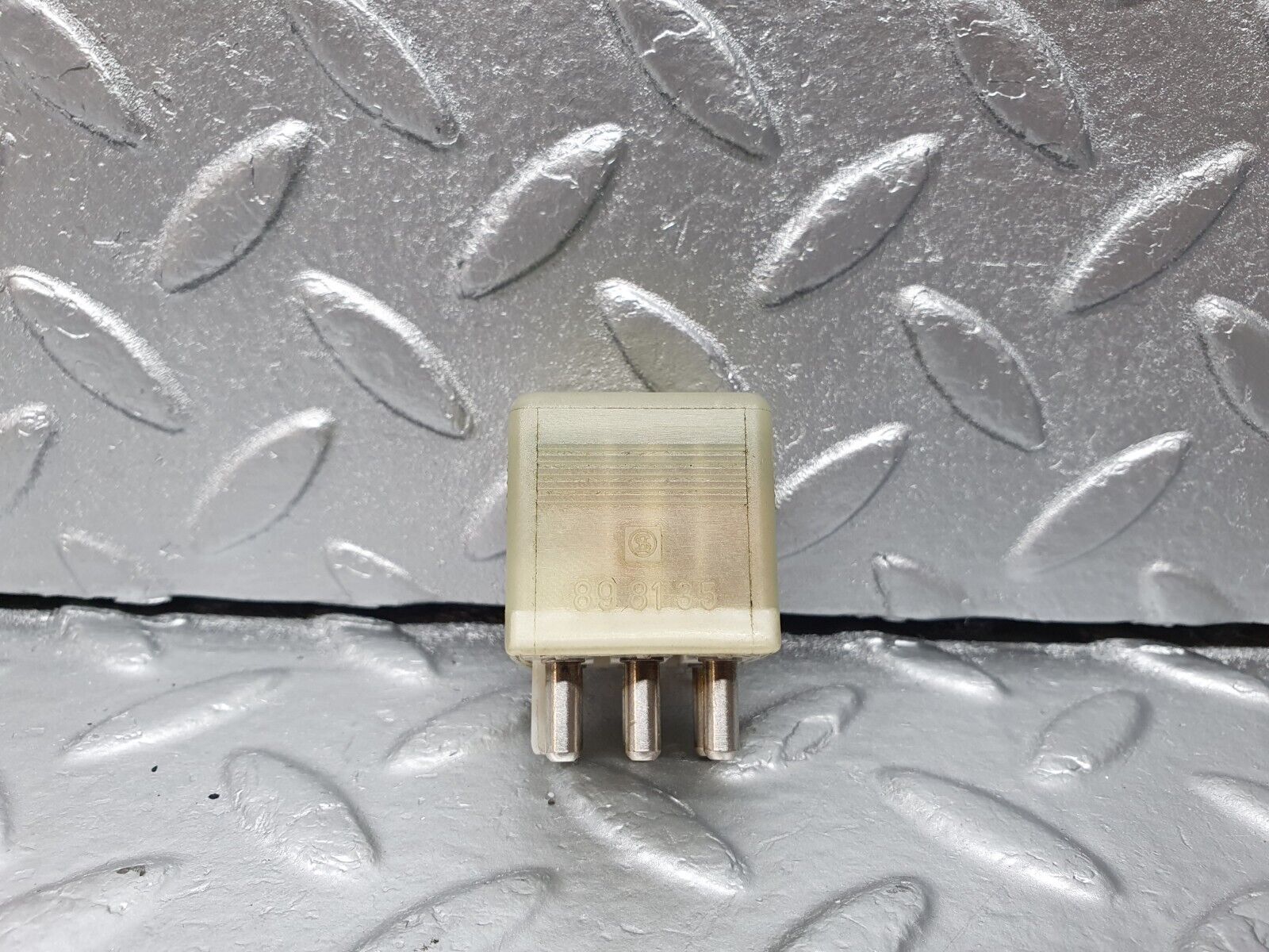 42246 Mercedes-Benz R129 320SL Coupe Door Window Control Relay 0015427819