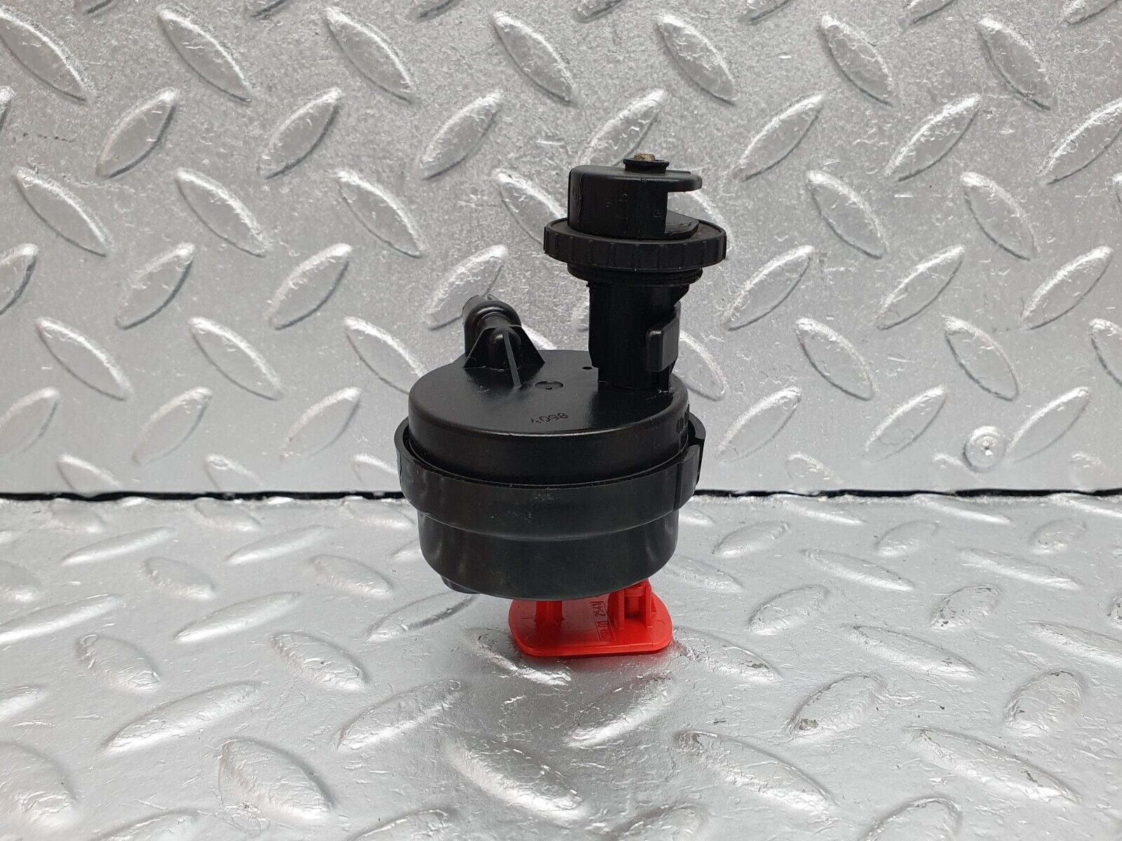 41917 Mercedes-Benz W202 C200 Fuel Tank Flap Cap Vacuum Actuator