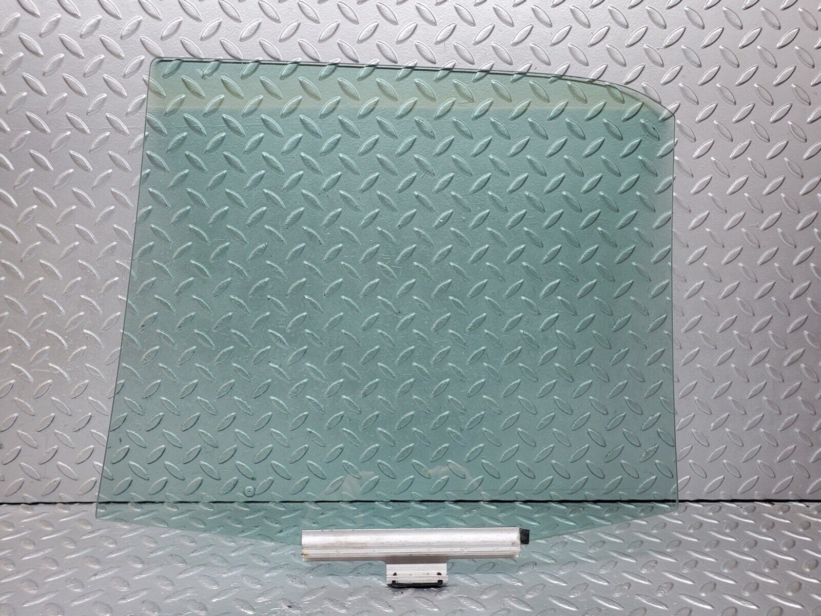 44619 Mercedes-Benz W124 220E Rear Right Door Window Glass