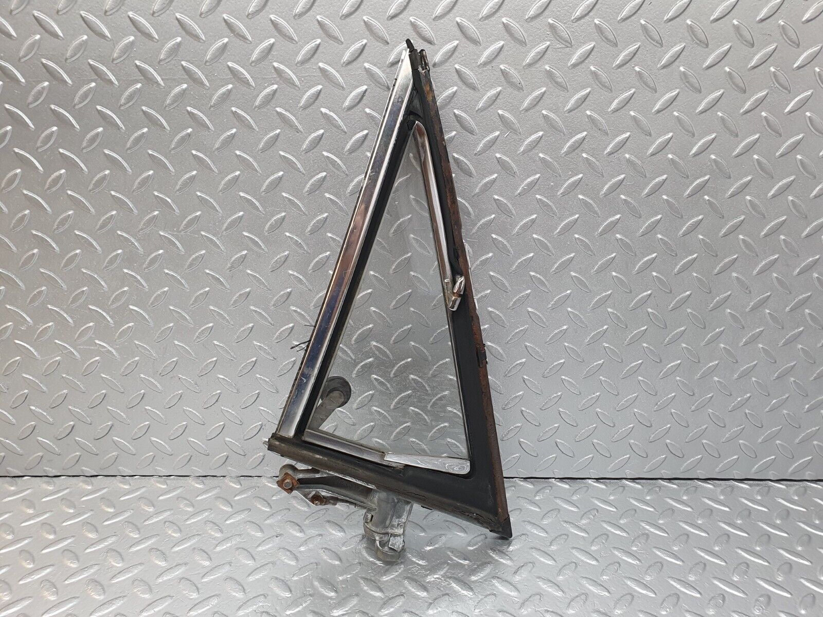 43225 Mercedes-Benz W108 280SE Front Right Quarter Window