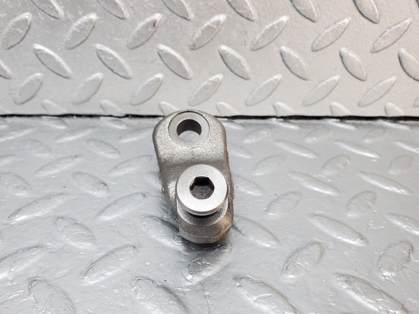 45940 Mercedes-Benz W126 420SE Belt Tensioner Pulley Bracket 1171320140