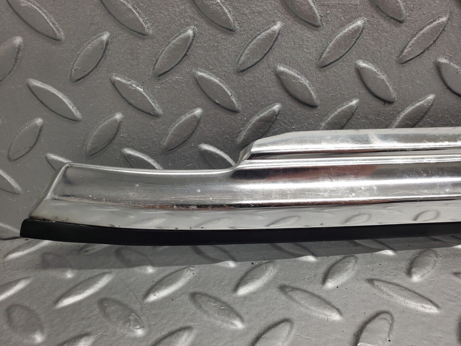 46431 Mercedes-Benz C123 280CE Coupe Left Door Chrome Moulding Trim