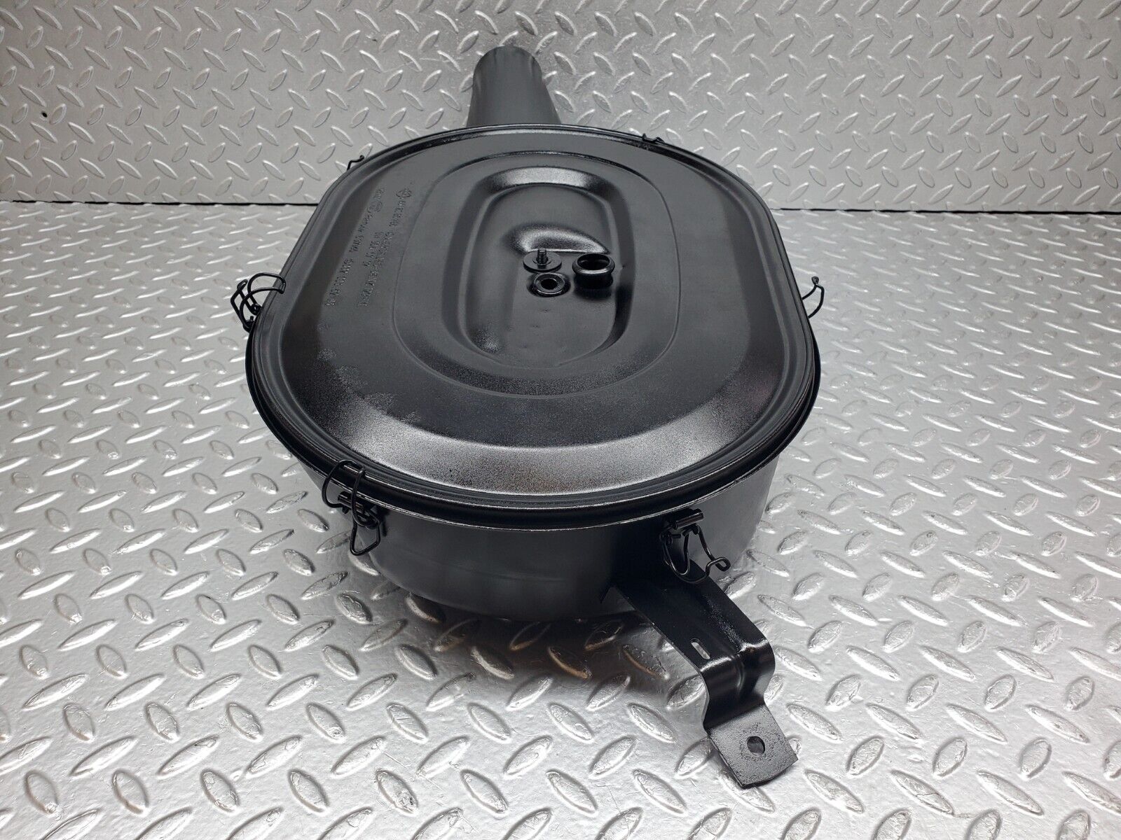 44470 Mercedes-Benz W123 280E Air Filter Box Housing 0110949702