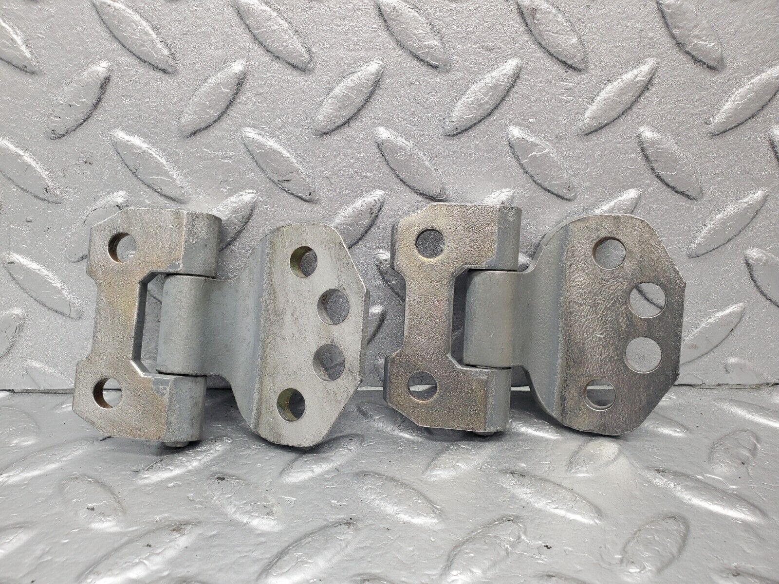 46143 Mercedes-Benz W124 Door Hinge Right Side