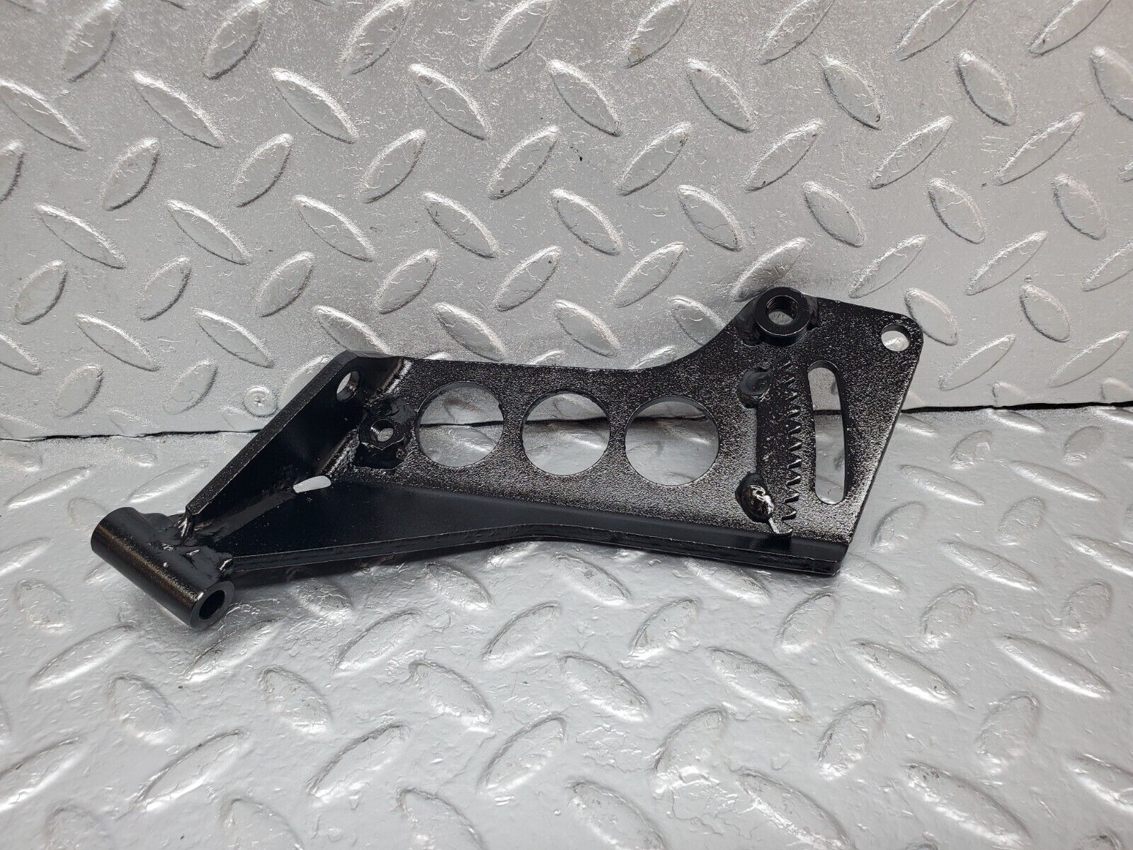 44477 Mercedes-Benz W123 280E Power Steering Pump Bracket