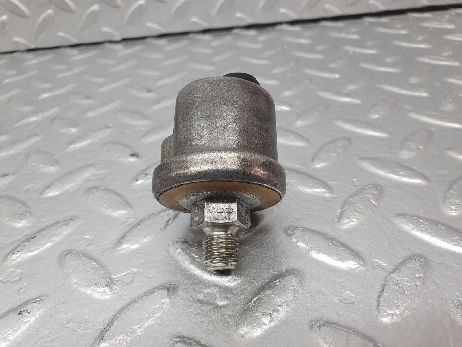 42907 Mercedes-Benz W201 190 2.0L Oil Pressure Sensor 0065429417