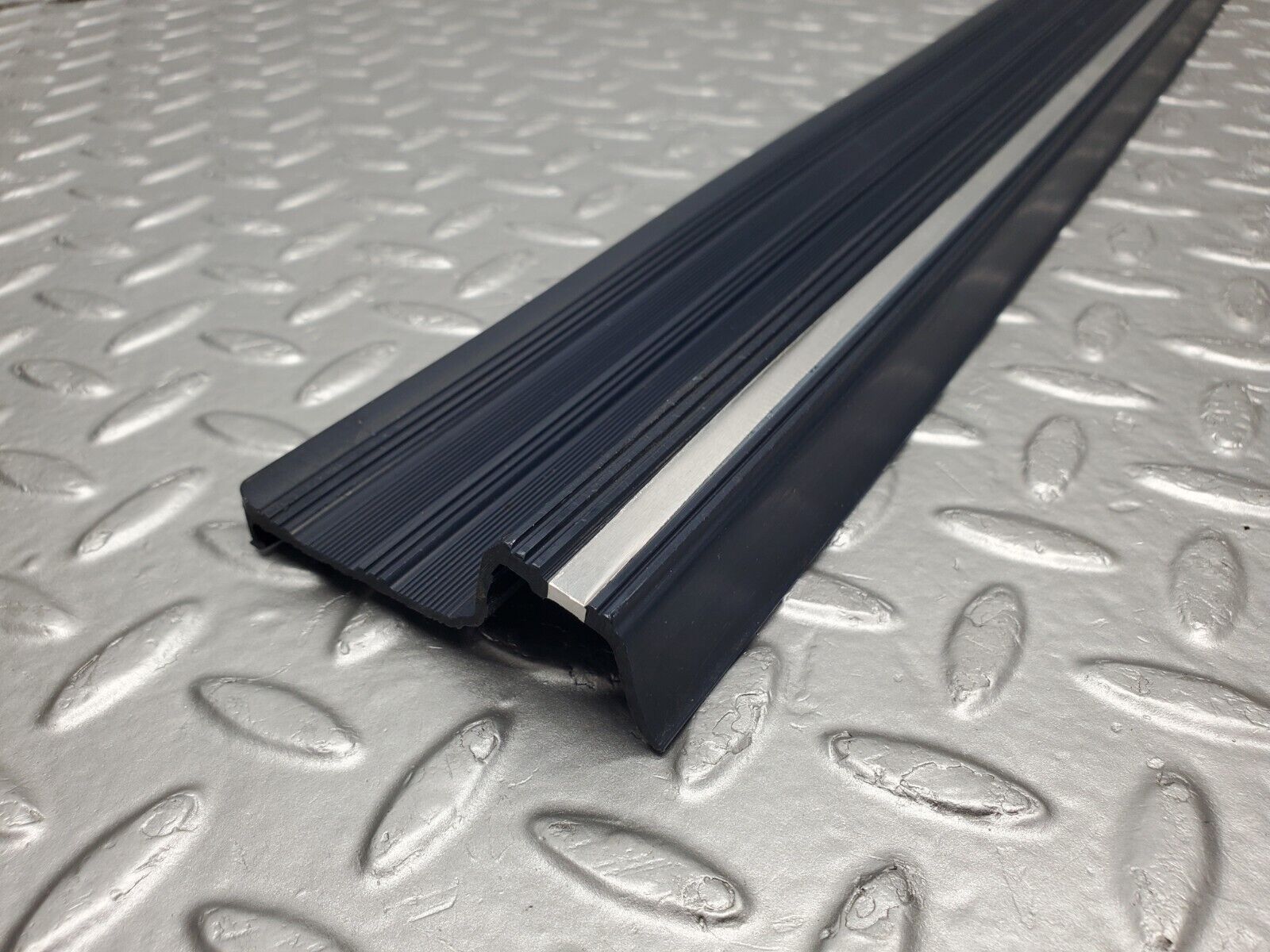 46006 Mercedes-Benz V123 240D LWB Front Door Sill Trim Blue