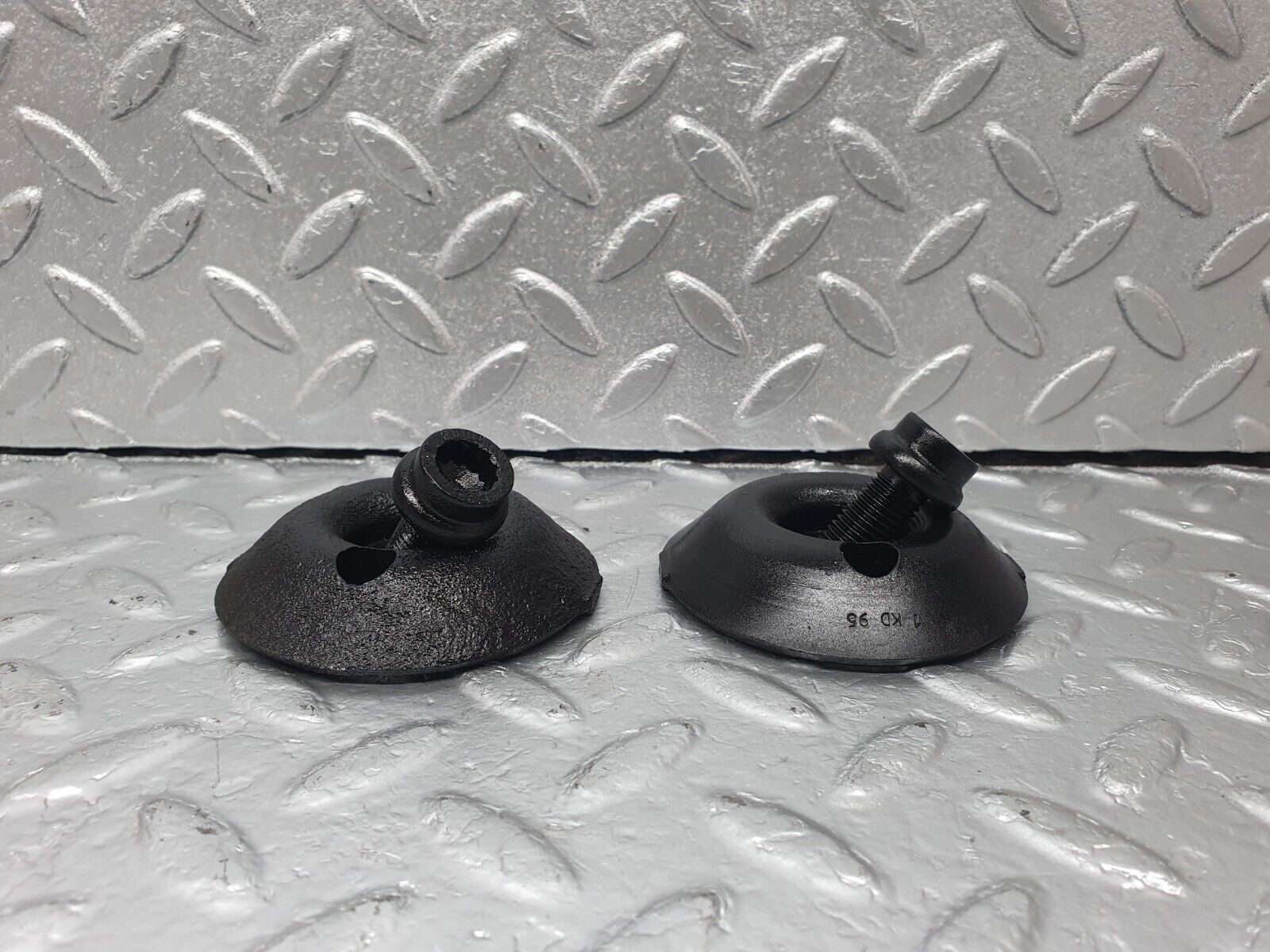 42598 Mercedes-Benz R129 320SL Coupe Rear Suspension Anti Roll Bar Bolt 2x