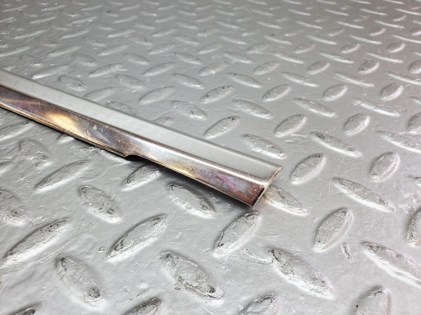 45808 Mercedes-Benz W126 420SE Front Right Door Chrome Moulding Trim