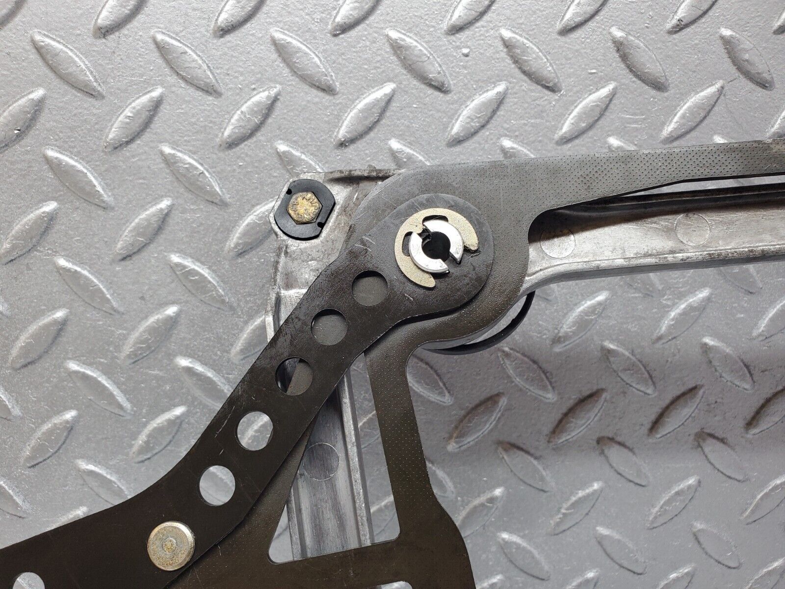 45714 Mercedes-Benz W126 420SE Front Right Power Window Regulator 13926