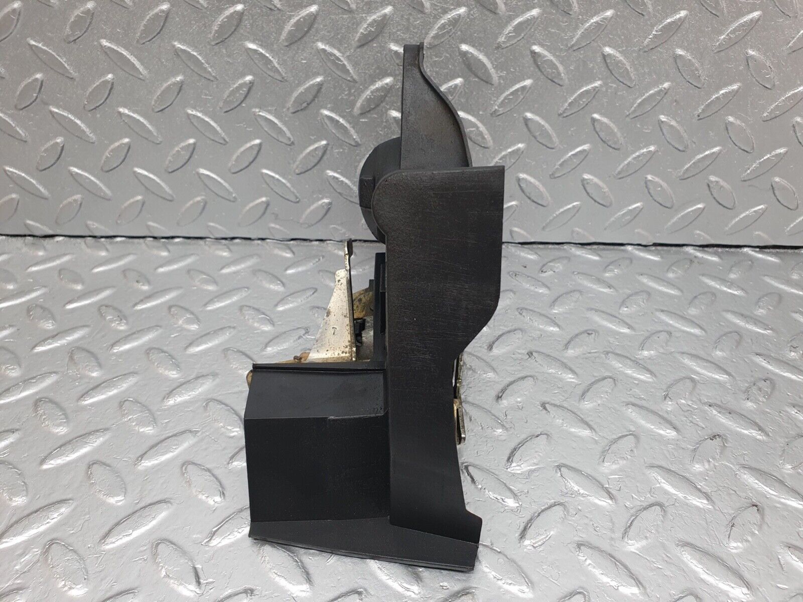 42011 Mercedes-Benz W202 C200 Rear Left Door Lock Mechanism 2027330308