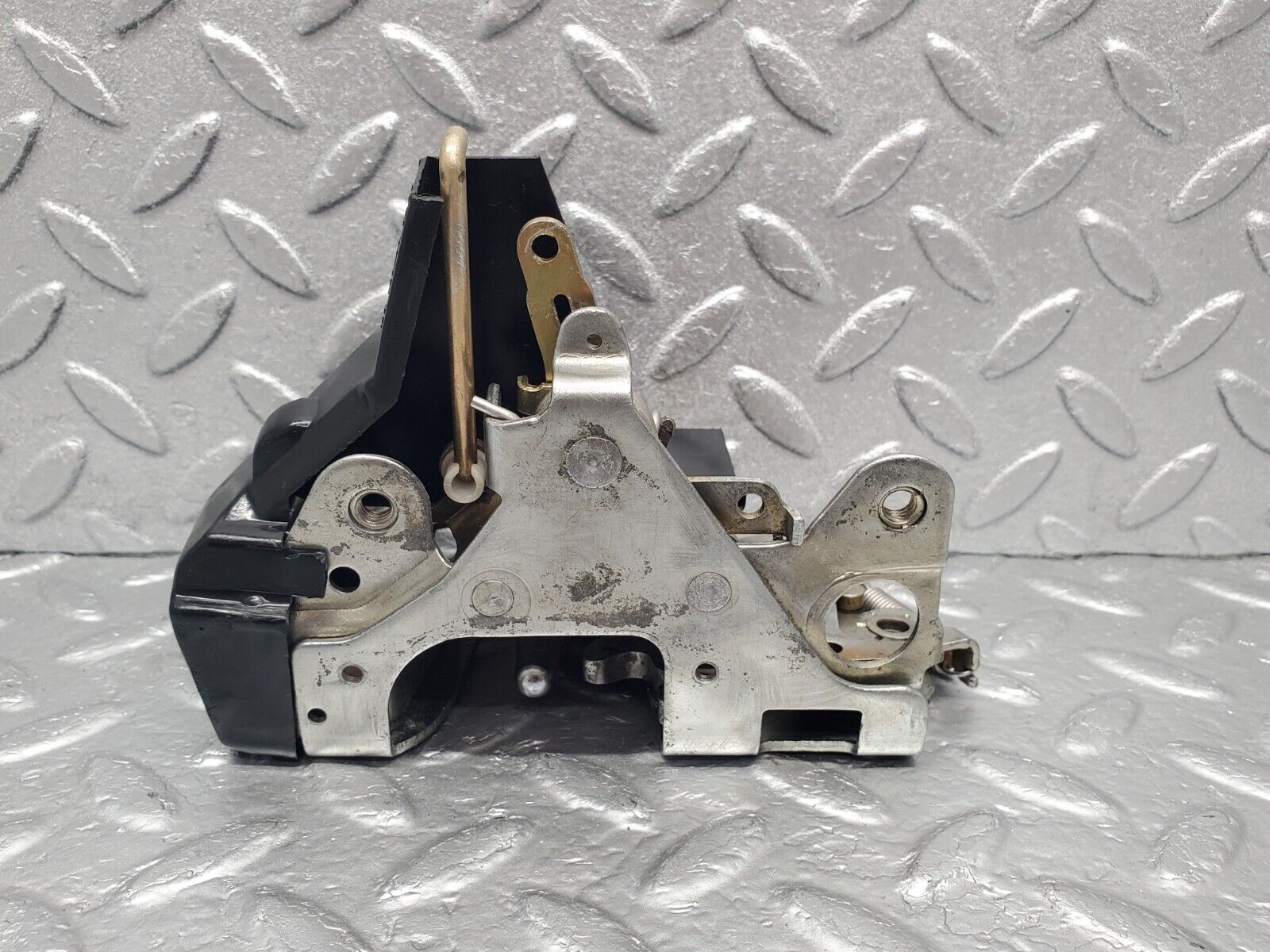 46383 Mercedes-Benz C123 280CE Coupe Left Door Lock Mechanism 1237230308