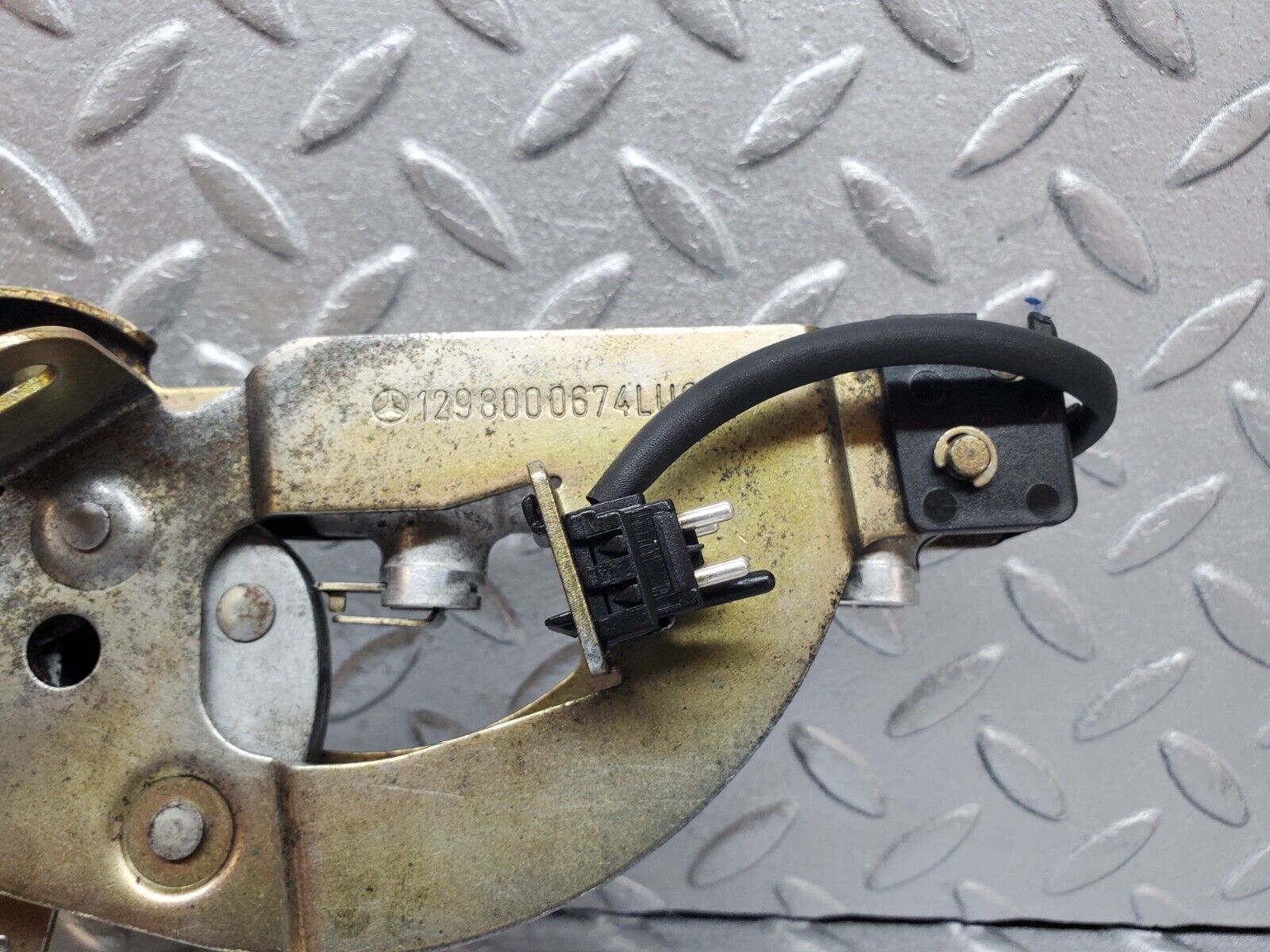 44982 Mercedes-Benz R129 300SL Coupe Rear Right Roof Lock Mechanism 1298000674