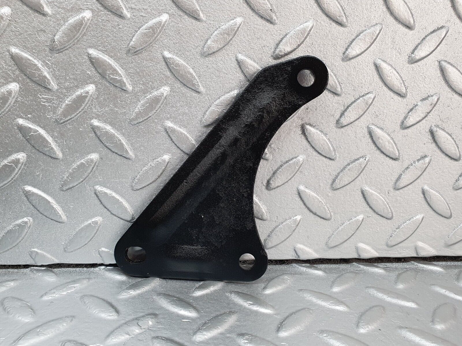 43723 Mercedes-Benz C126 380SEC Coupe Air Condition Compressor Mount Bracket