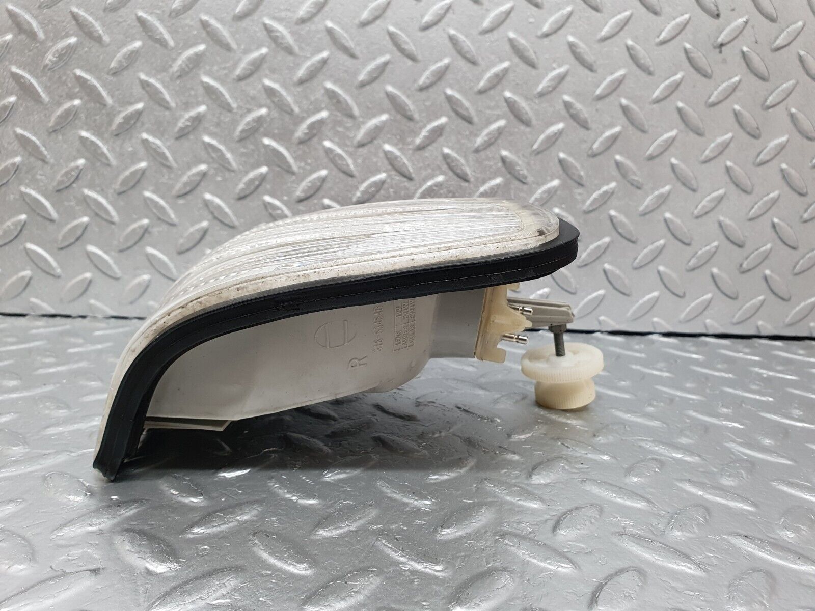 43700 Mercedes-Benz C126 380SEC Coupe Indicator Light Front Right 318-53454B