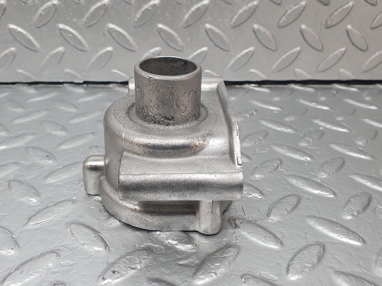 42827 Mercedes-Benz W201 190 2.0L Thermostat Housing 1022030373