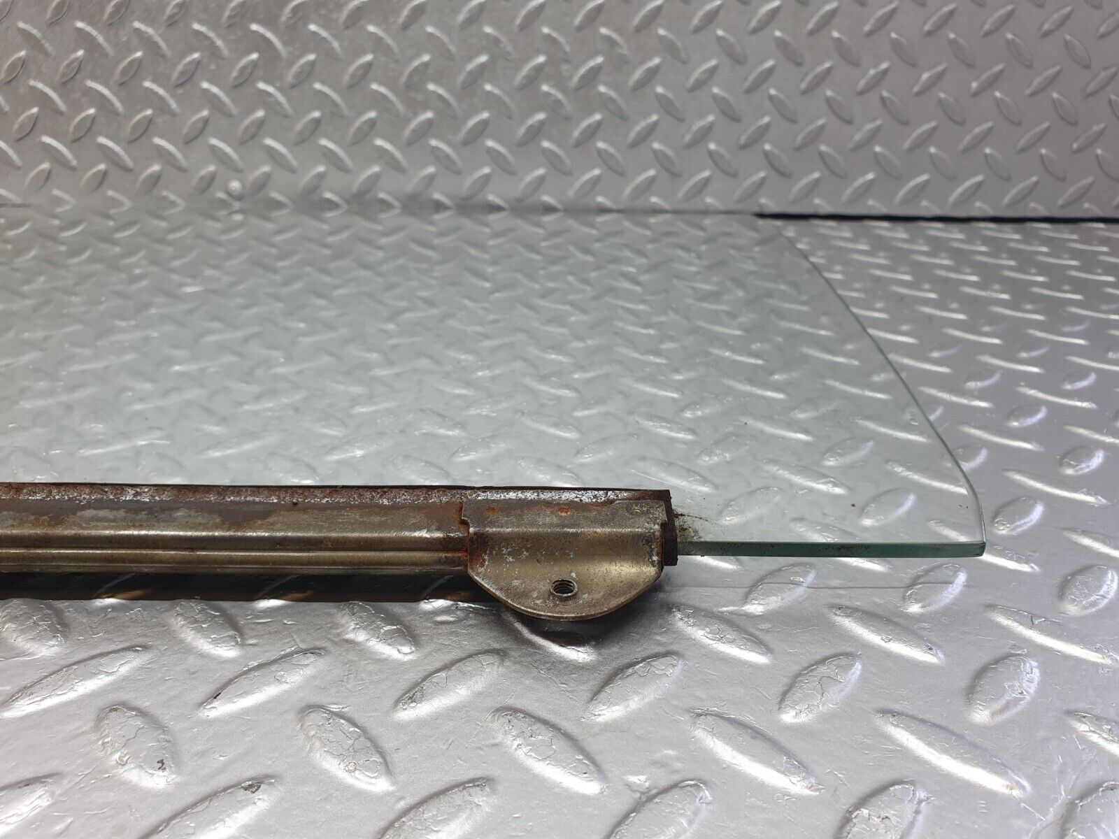 43219 Mercedes-Benz W108 280SE Front Left Door Window Glass