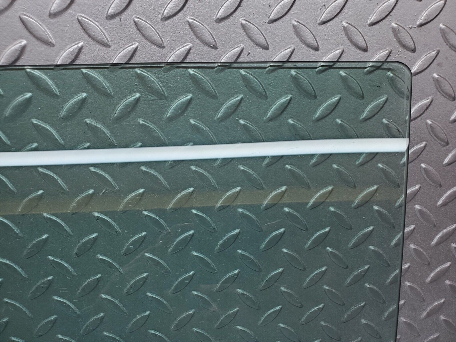 44620 Mercedes-Benz W124 220E Front Left Door Window Glass