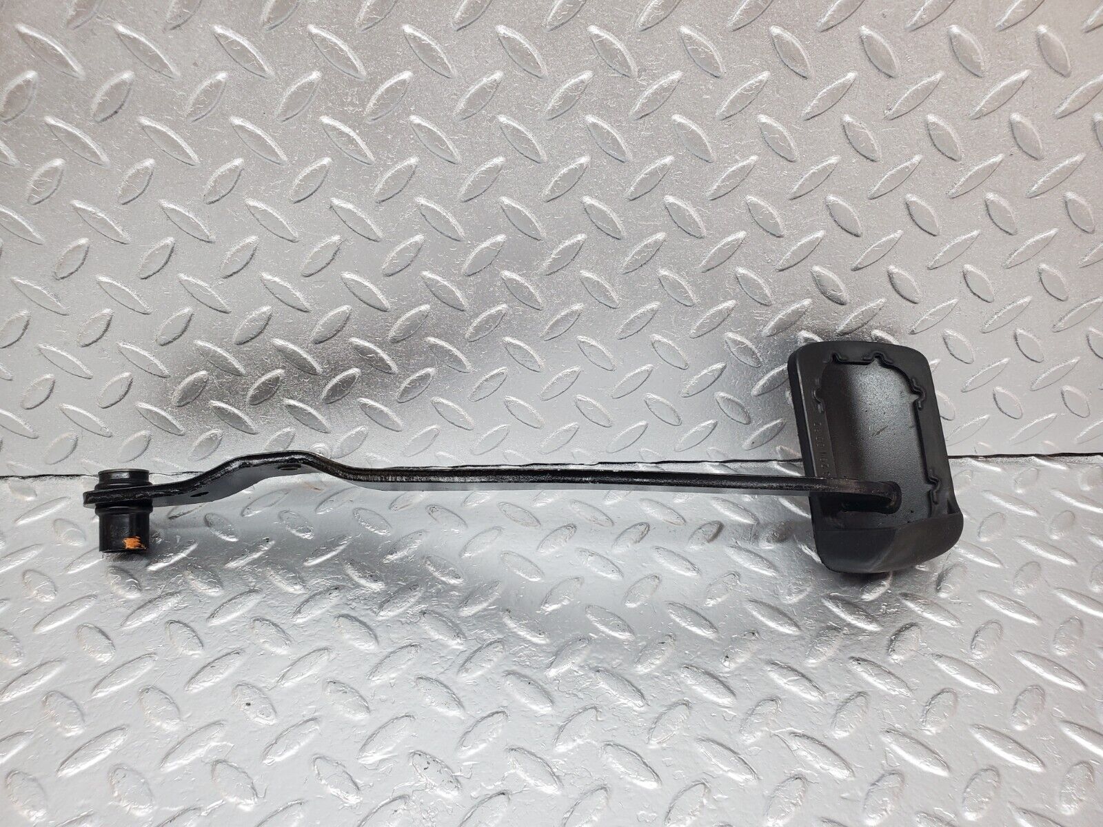 45775 Mercedes-Benz W126 420SE Brake Pedal With Rubber 1232910082