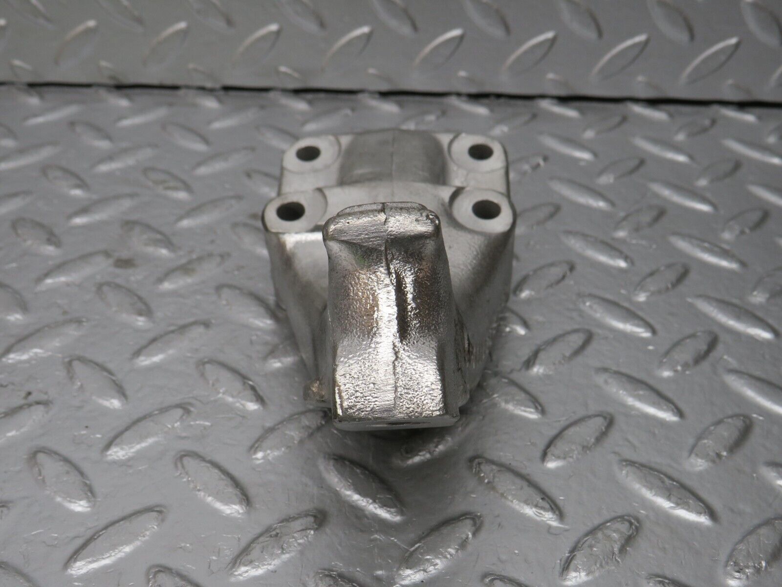 32951 Mercedes-Benz C107 R107 450 V8 Engine Mount Bracket Left 1162234404