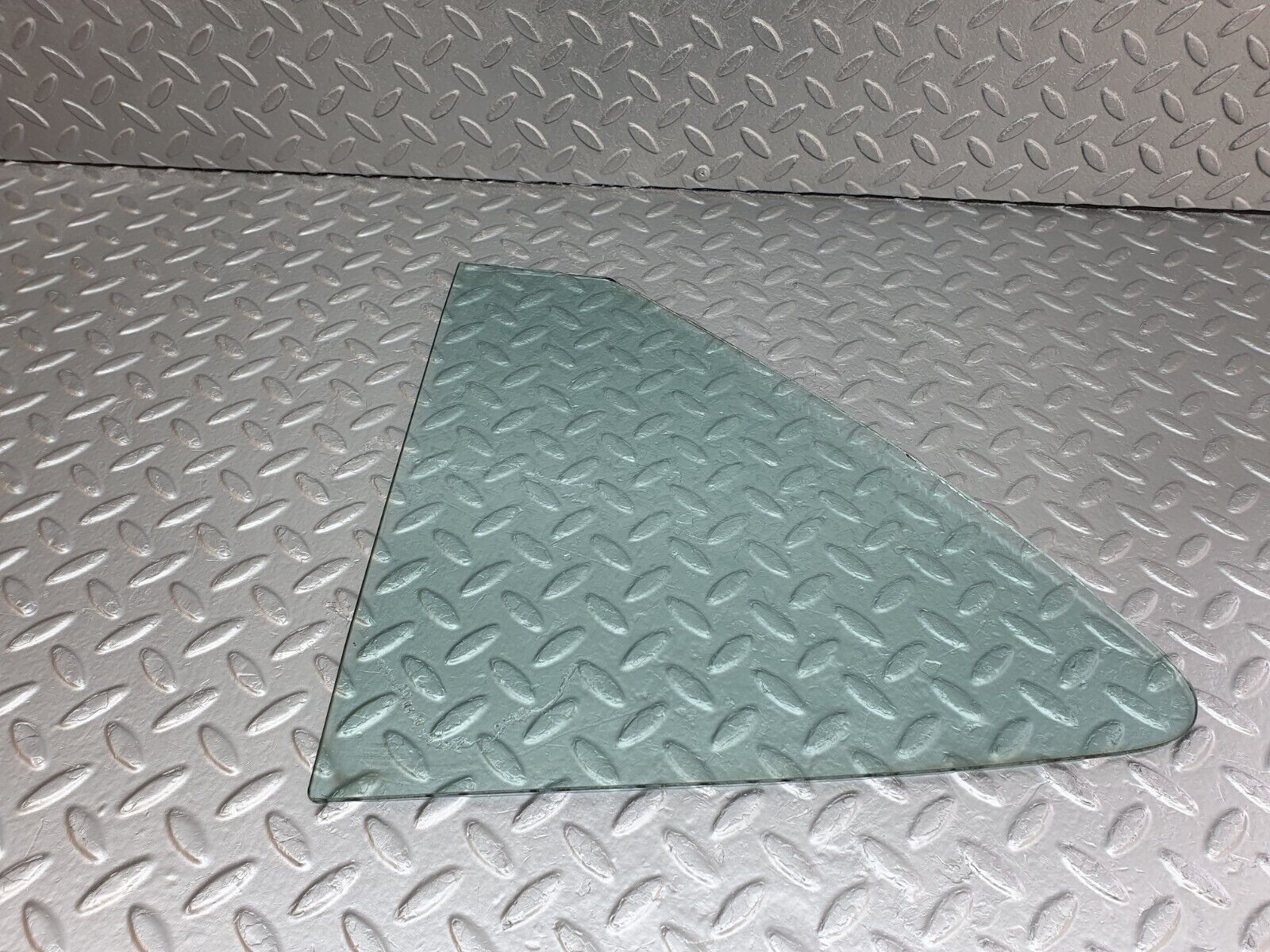 43060 Mercedes-Benz R107 Hardtop Quarter Window Glass Right Side