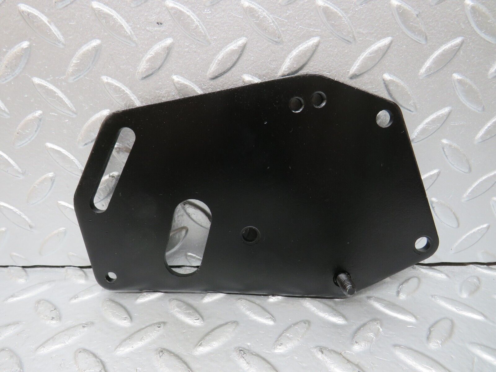 33087 Mercedes-Benz C107 R107 350 V8 Power Steering Pump Bracket