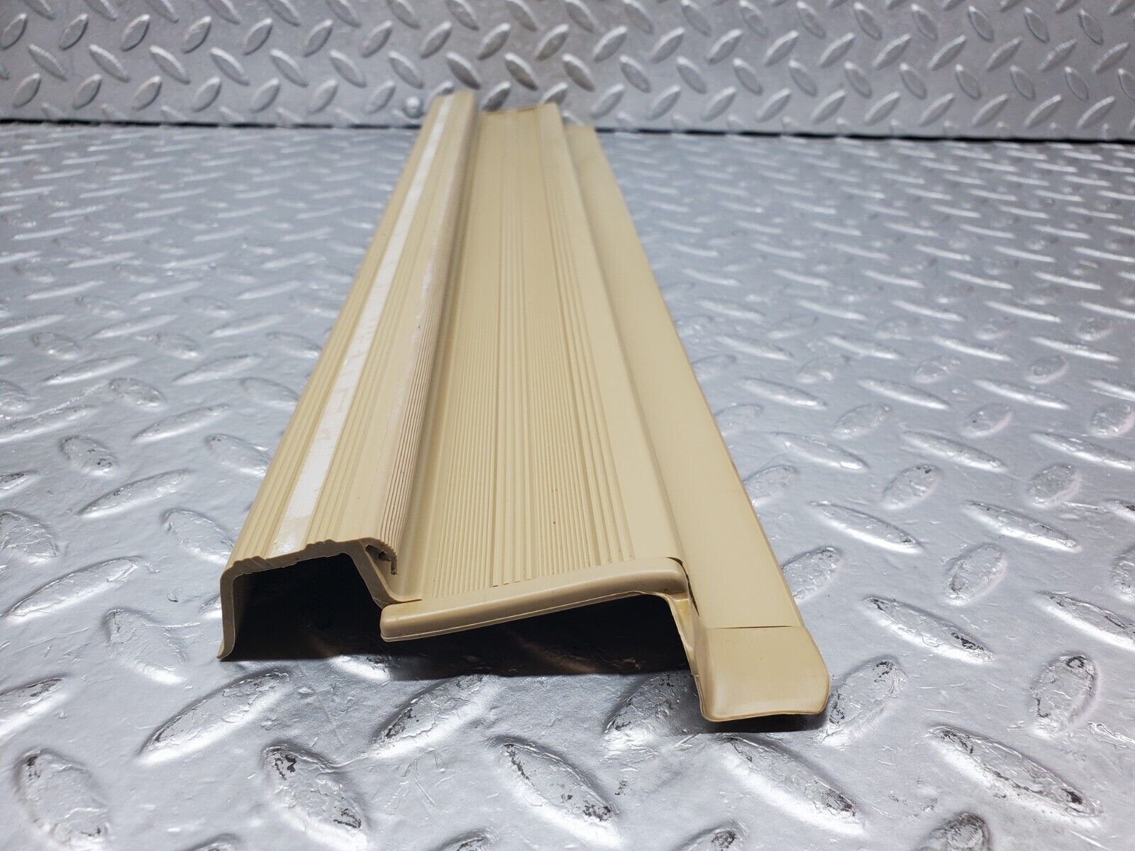 45618 Mercedes-Benz W126 420SE Rear Left Door Sill Trim Beige