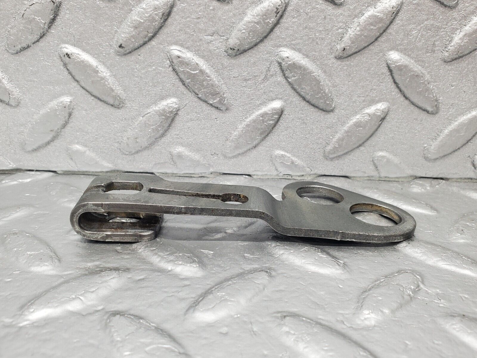 46083 Mercedes-Benz W126 420SE Automatic Gearbox Linkage Bracket