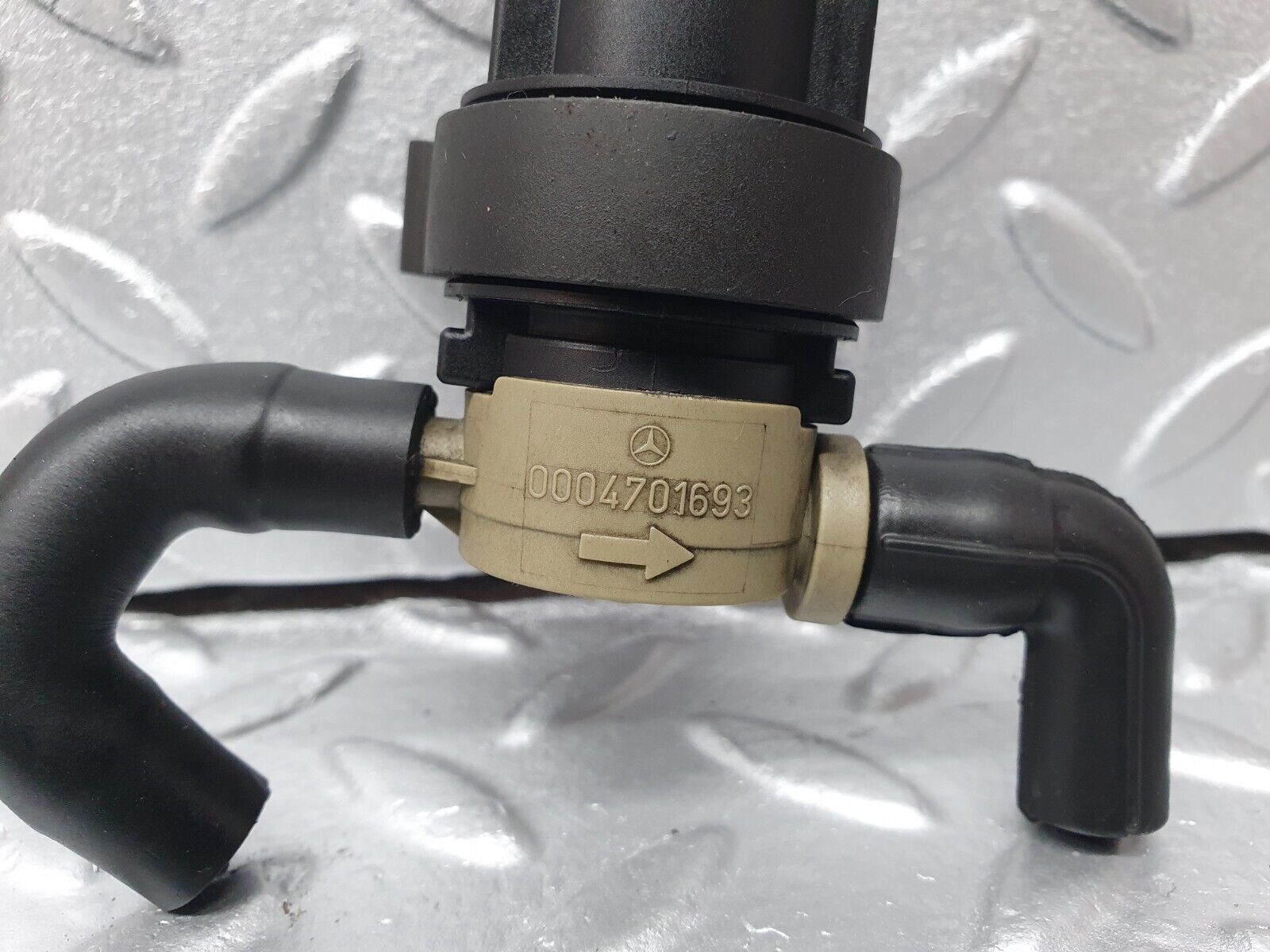 41820 Mercedes-Benz W202 C200 Fuel Regeneration Vacuum Valve 0004701693